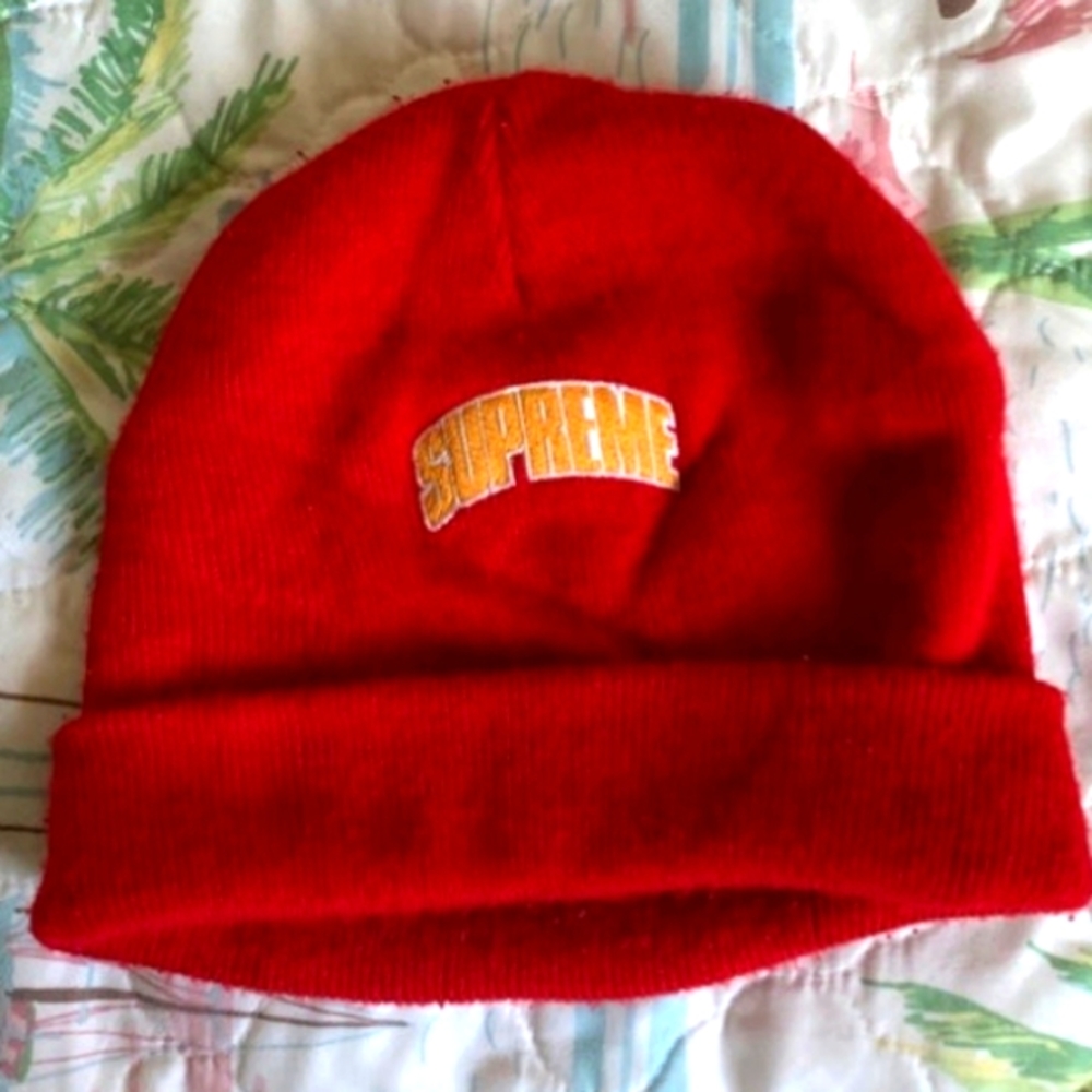 SUPREME CROWN LOGO BEANIE